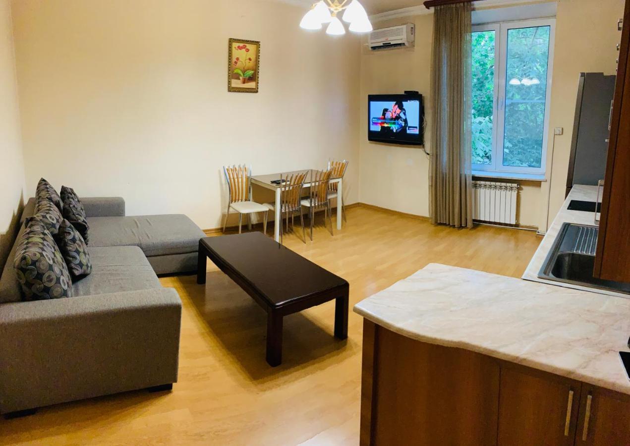 City Center Apartment On Sayat Nova Street Yerevan Exterior photo
